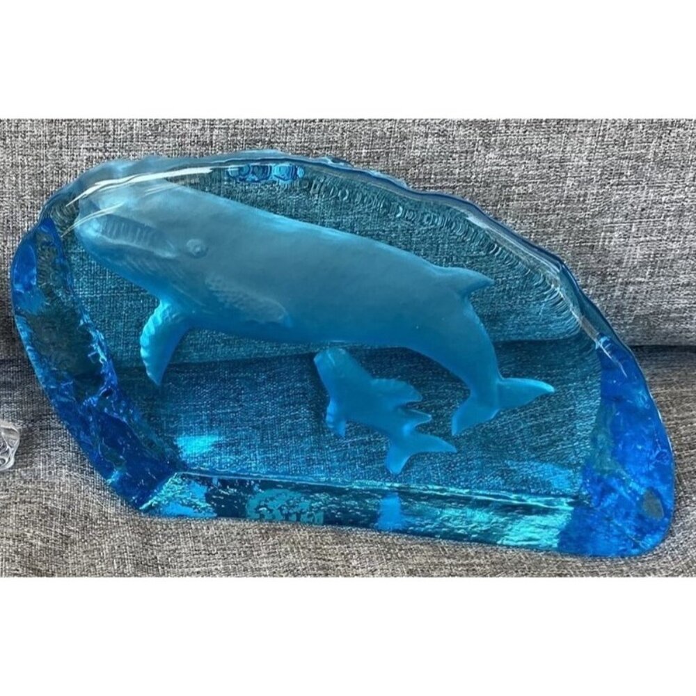 Pele's Glass Hawaii Blue Whale Fish Paperweight Shelf Sitter
